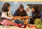 Bangun Bekal Ekonomi, WBP Perempuan Antusias Belajar Membuat Keset dari Kain Perca